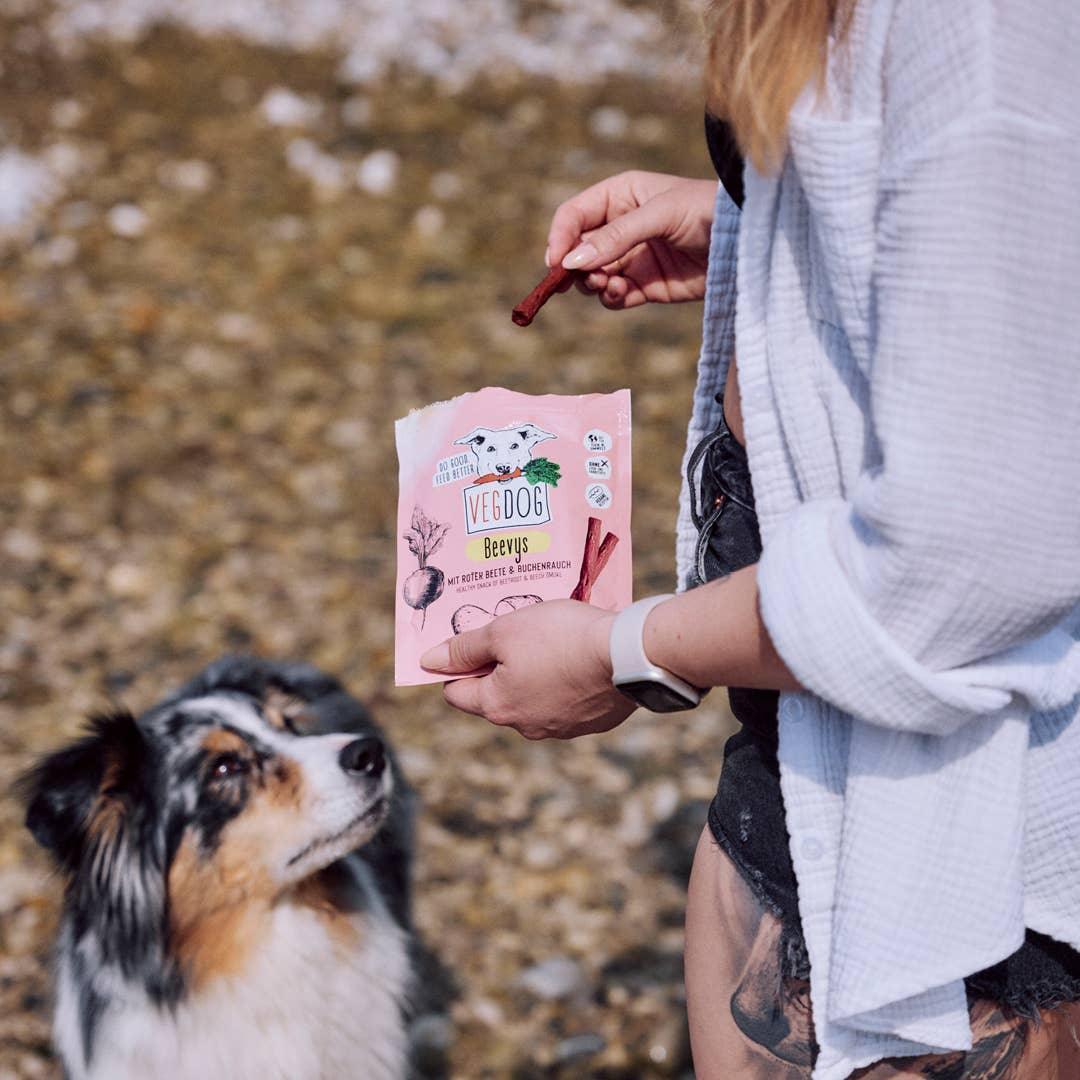 RUNDVLEES 80 g - VEGDOG - VeganHondenvoer.nl